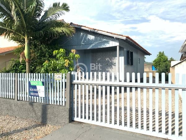 Casa de 02 dormitórios