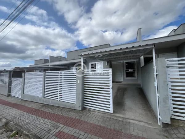 CASA COM DOIS DORMITÓRIOS NO BAIRRO FÁBIO SILVA