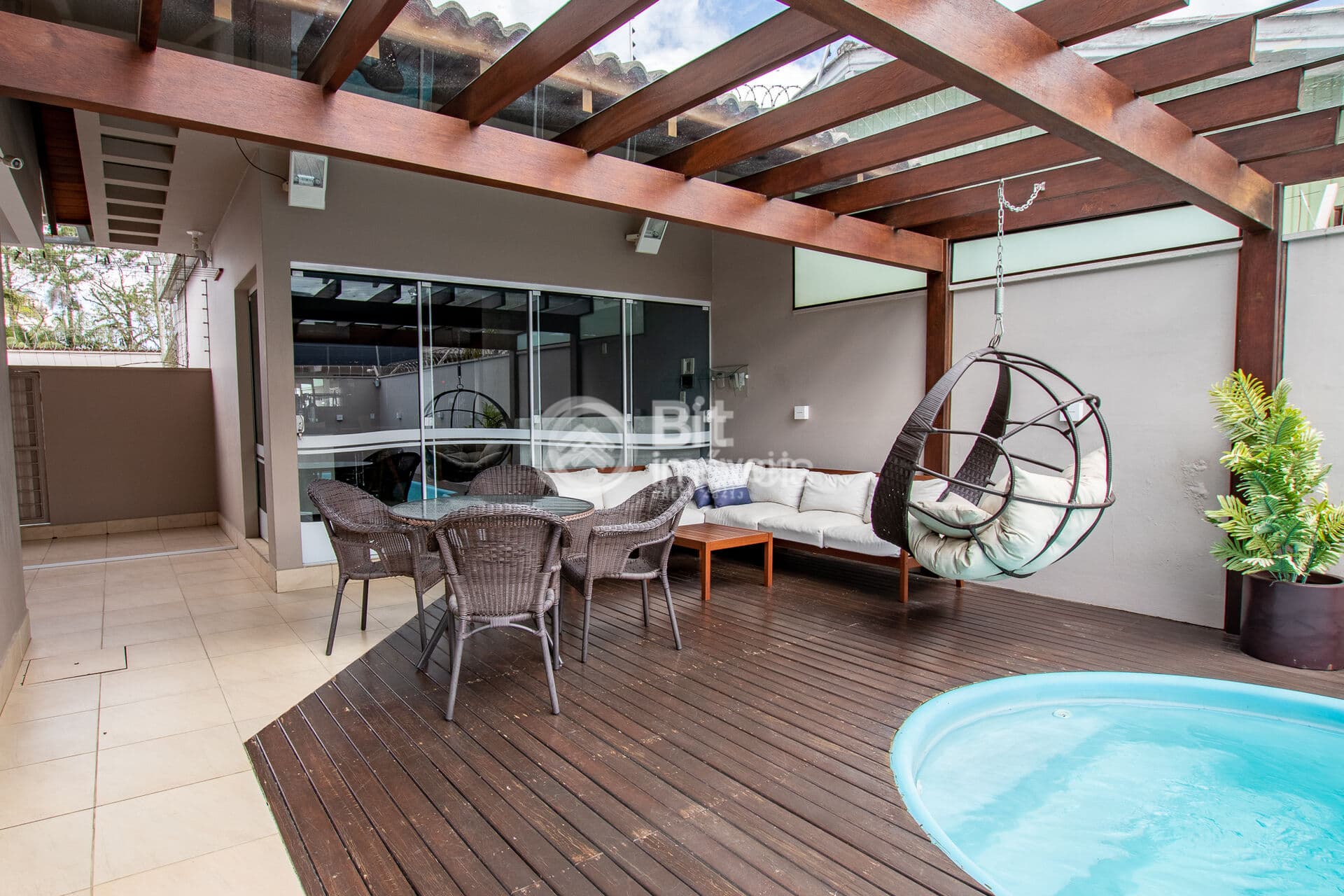 CASA TOTALMENTE MOBILIADA