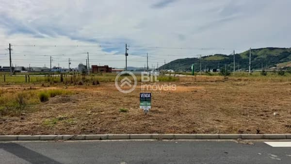 TERRENO NO LOTEAMENTO SANTA MARTA