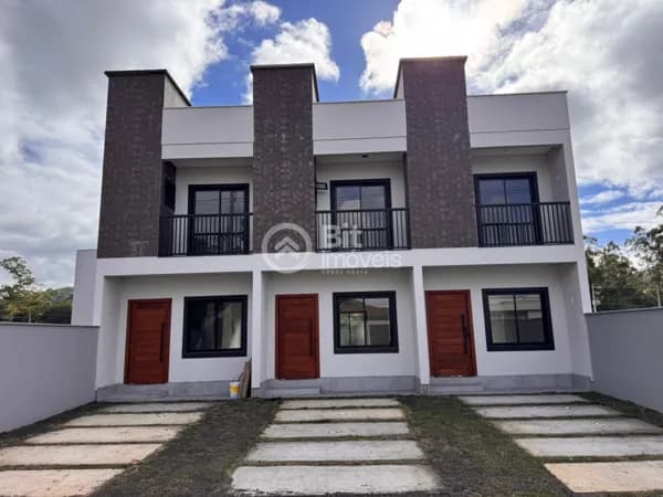 CASA GEMINADA COM SUÍTE
