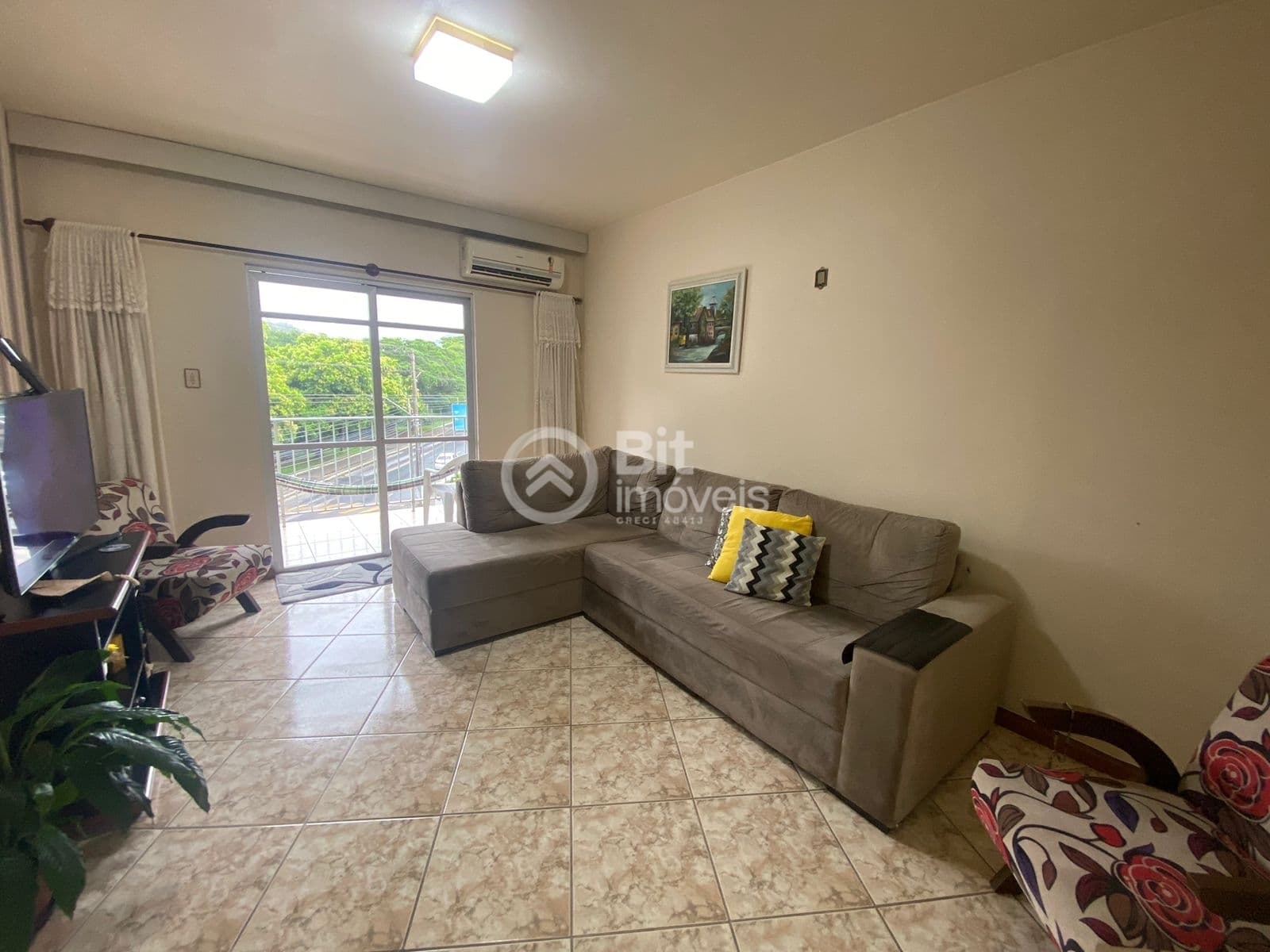 APARTAMENTO DE TRÊS DORMITÓRIOS