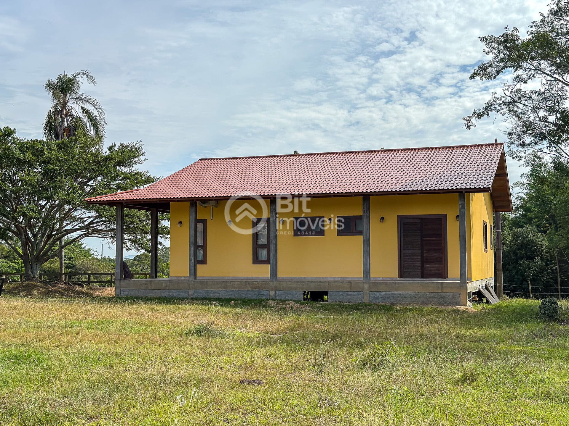 CASA MOBILIADA NO SÍTIO DE 30.000,00M²