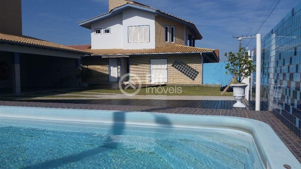 CASA COM PISCINA - ARROIO CORRENTE