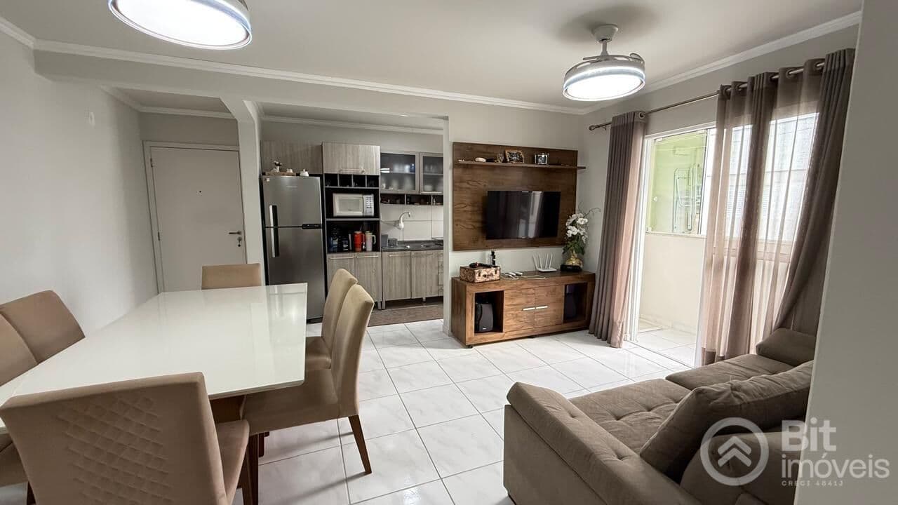 APARTAMENTO COM TRÊS DORMITÓRIOS