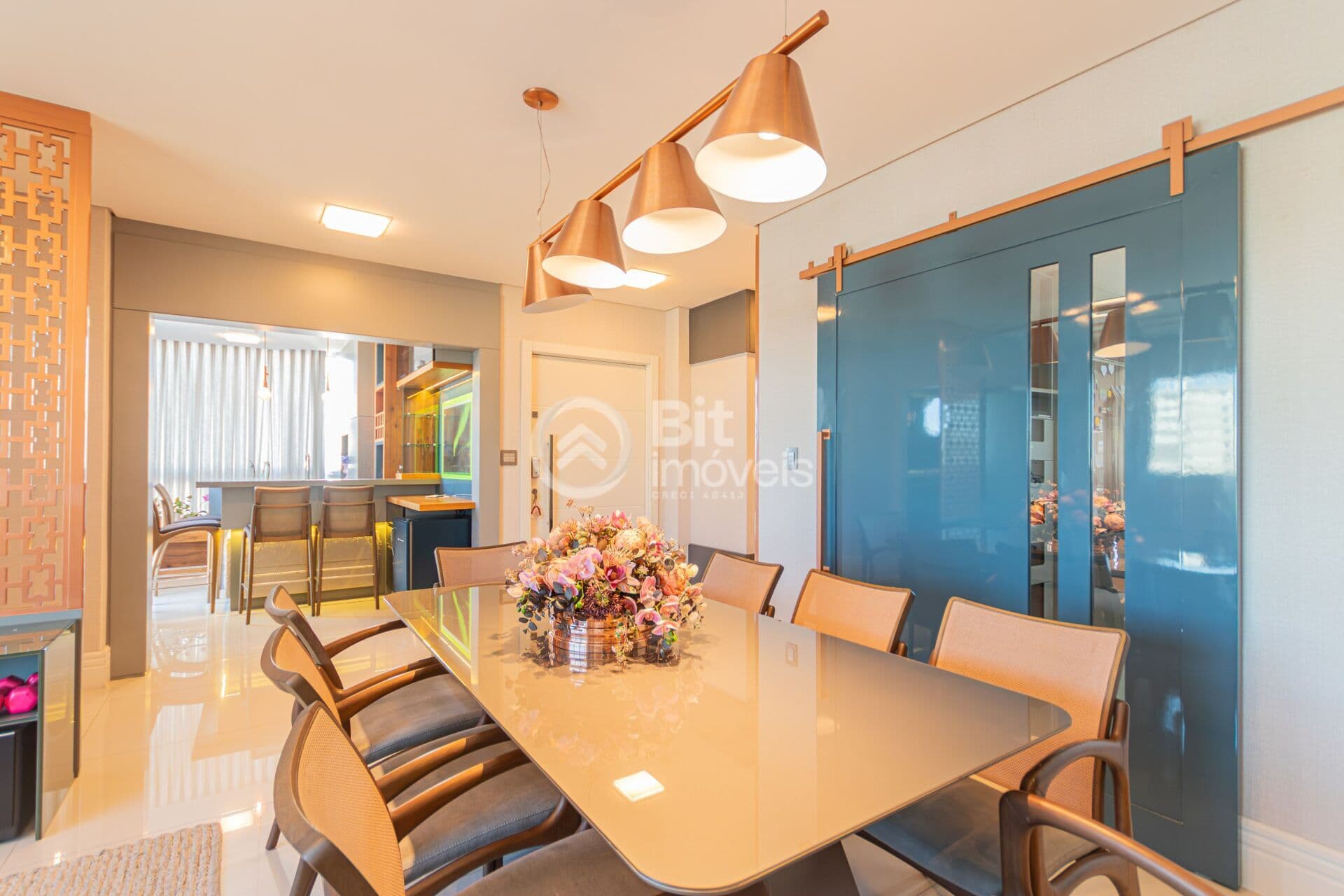 APARTAMENTO TOTALMENTE MOBILIADO