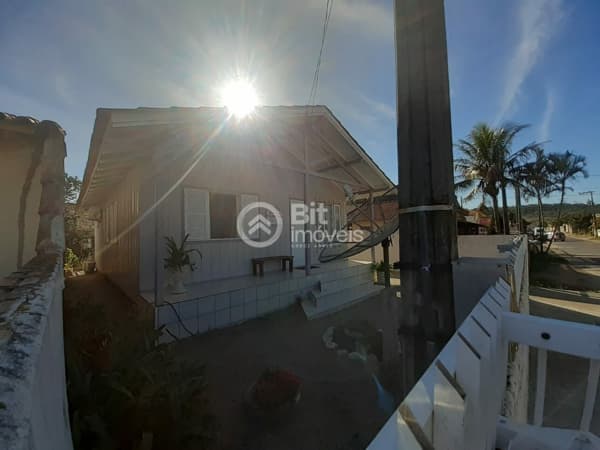 Casa mista com área de festas