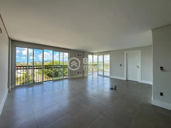 APARTAMENTO COM TRÊS DORMITORIOS COM SUÍTE