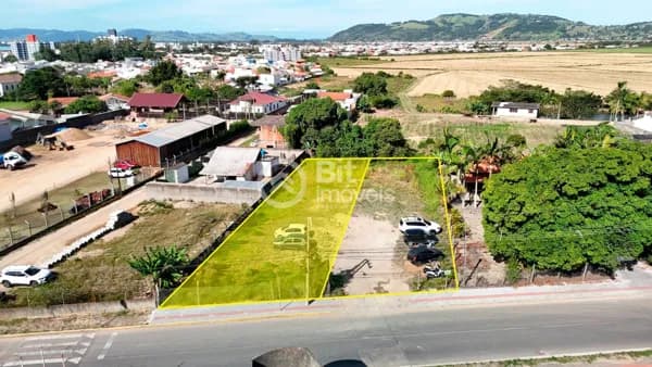 TERRENO EM FRENTE A ESCOLA ARINO BRESSAN