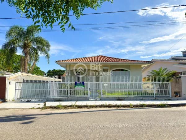 CASA PADRÃO BAIRRO VILA FLOR