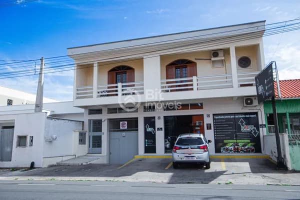 CASA PADRÃO COM SALA COMERCIAL
