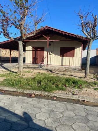 CASA DE MADEIRA NA PRAIA DE JAGUARUNA