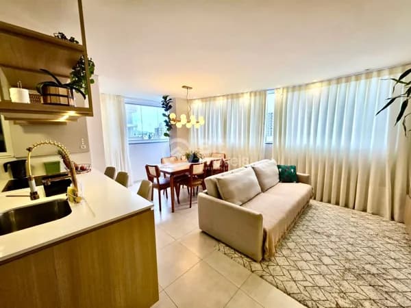 APARTAMENTO COM TRÊS DORMITÓRIOS
