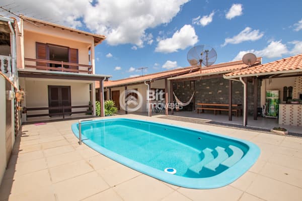 CASA EM OFICINAS COM PISCINA