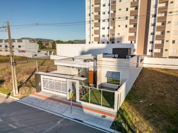CASA MOBILIADA NO BAIRRO MONTE CASTELO