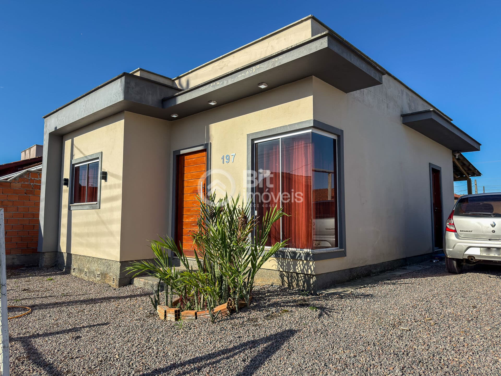 CASA COM SUÍTE NO BAIRRO PRAIA REDONDA