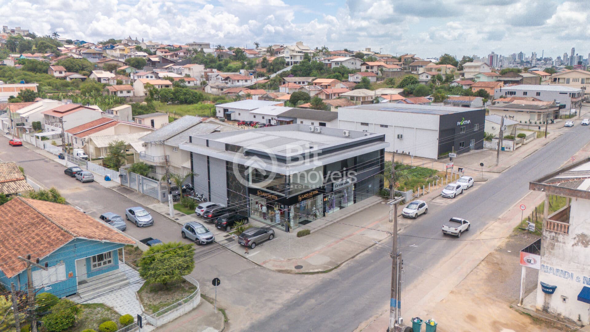 SALA COMERCIAL NO BAIRRO MONTE CASTELO