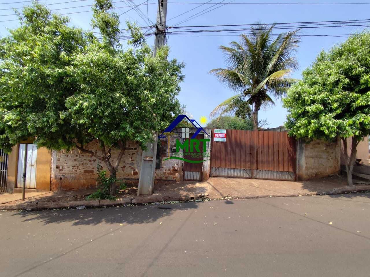 TERRENO DE 1.100,00m² NO CENTRO DE ITAMBARACÁ, COM 2 CASAS