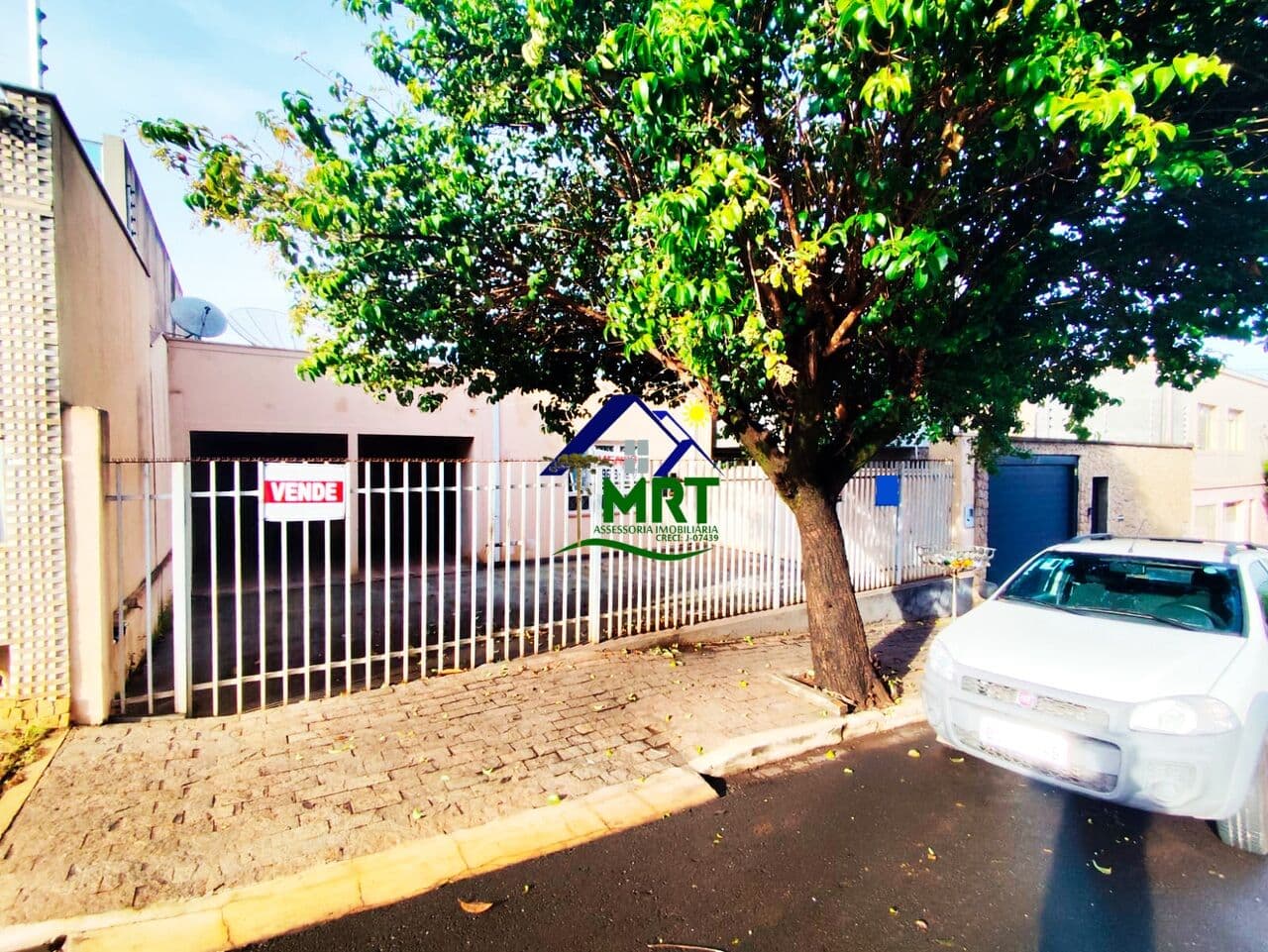 Casa em Bandeirantes - Centro
