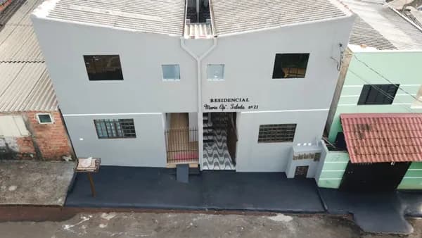 Prédio Residencial com 4 apartamentos
