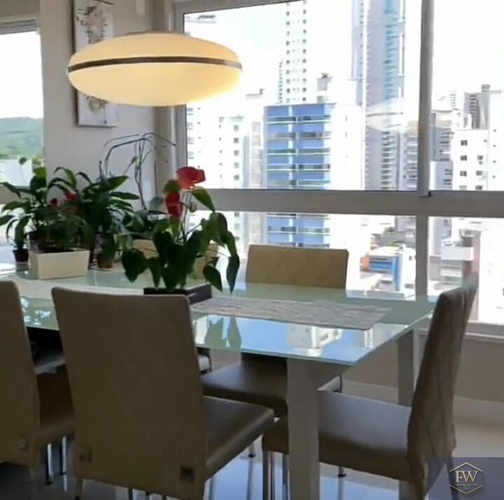 Apartamento Alto Padrão em Balneário Camboriú - 2 Suítes + 1 dormitório , 2 vagas