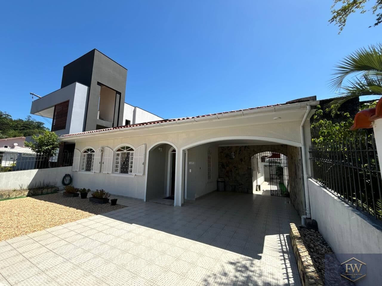 Excelente Casa com Piscina - São José/SC