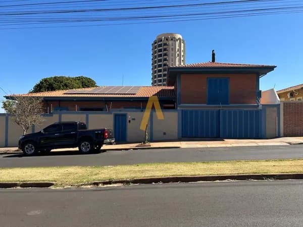 Casa em Orlândia - Centro