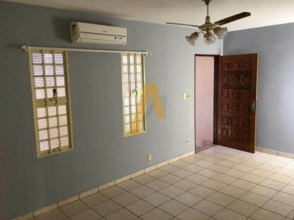 Casa em Ribeirão Preto - Jardim Roberto Benedetti