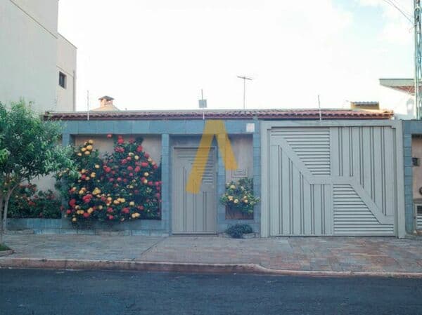 Casa em Ribeirão Preto - Vila Monte Alegre