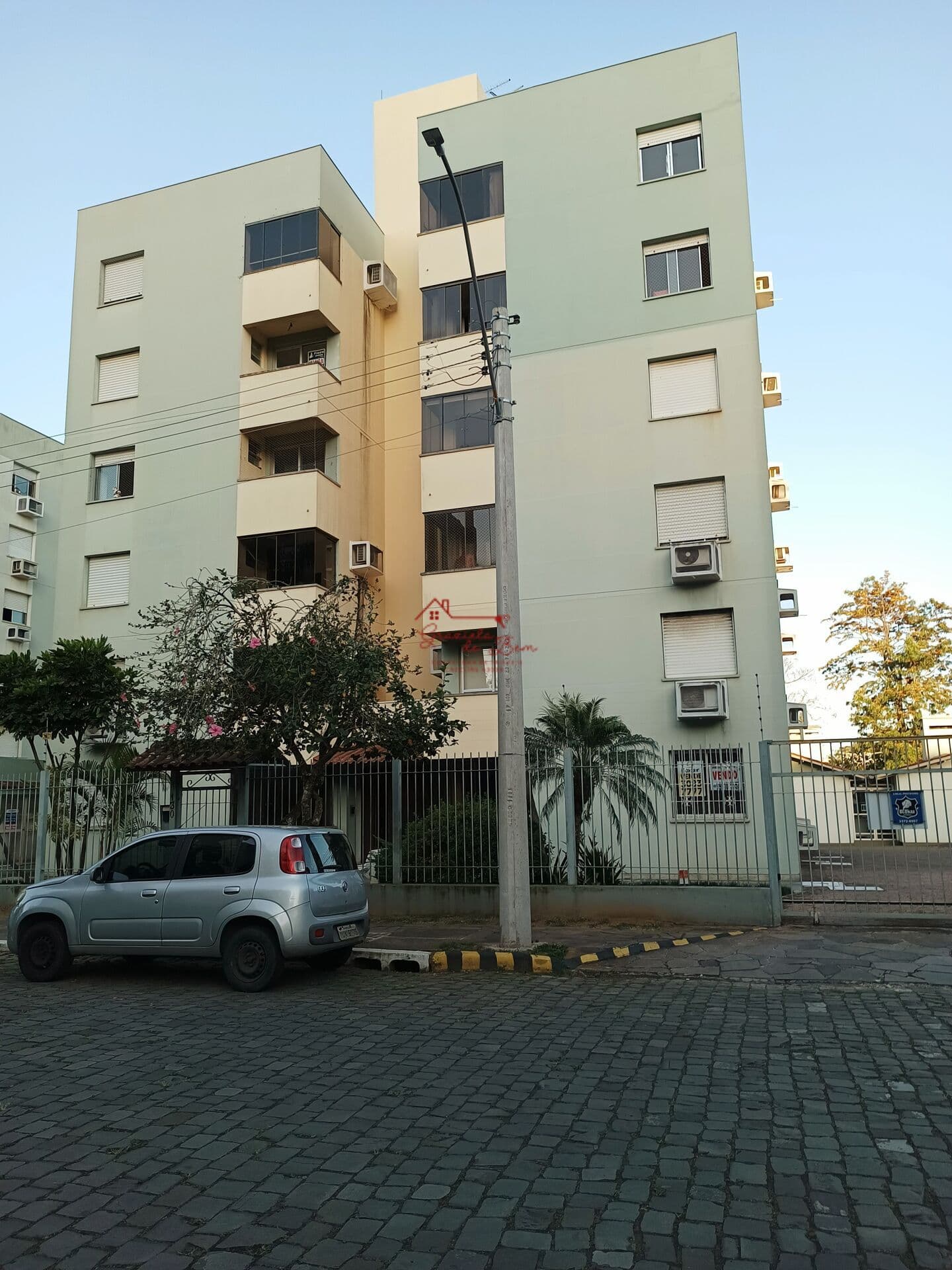 Impecável! Apê Totalmente Reformado, 2 Dormitórios com Varanda no Ecoville