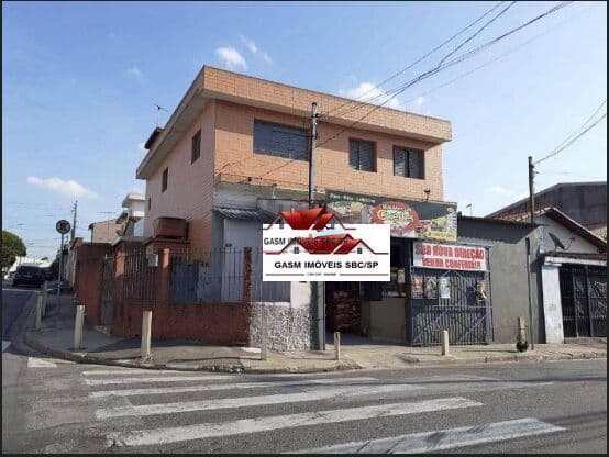 Sobrado com Salão Comercial!