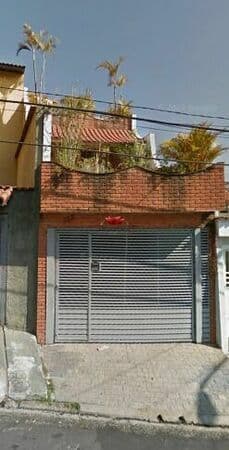 Sobrado espaçoso e bem decorado !
