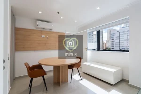 Sala Comercial 66m2, reformada, mobiliada, 4 Banheiros, 2 Vagas .