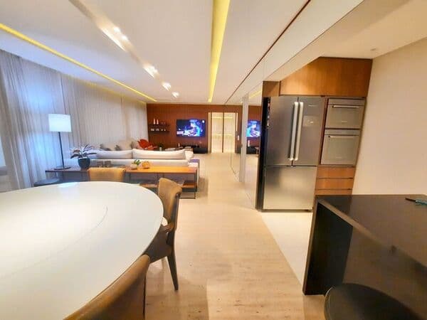 Apartamento Alto Padrão , fino acabamento todo MOBILIADO.