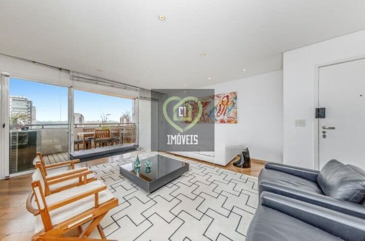 Apartamento no bairro Pinheiros com 162m² área privativa/útil, 3 dormitório(s), 3 suíte(s), 2 vaga(s), 2 banheiro(s), terraço, ar condicionado, reformado