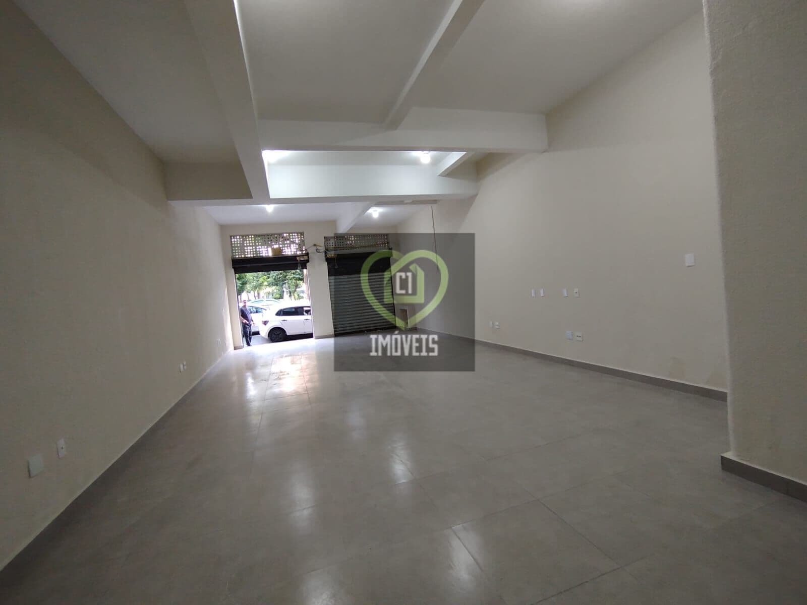 Ponto Comercial - 73,86m² | Salão amplo - 1 quadra do Mercadão