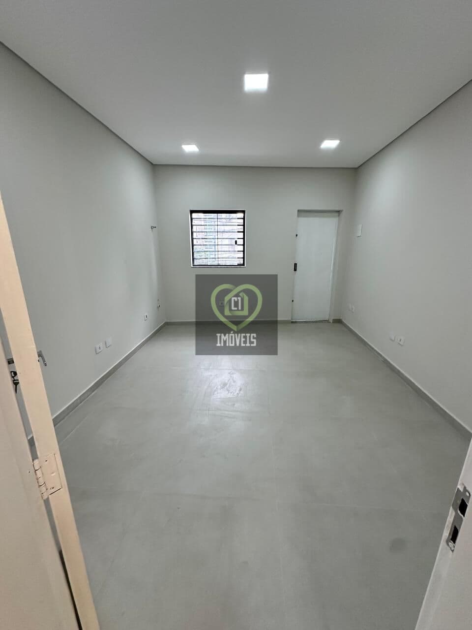 Sala Comercial para locação - 140 mts - 4 salas, sacada, área externa