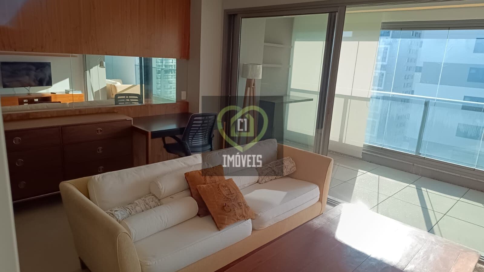 Apartamento 84m² - 2 dormitórios - Vaga de garagem - Semi mobiliado