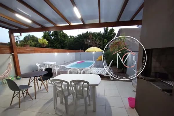 Casa semi-mobiliado com piscina e área gourmet .