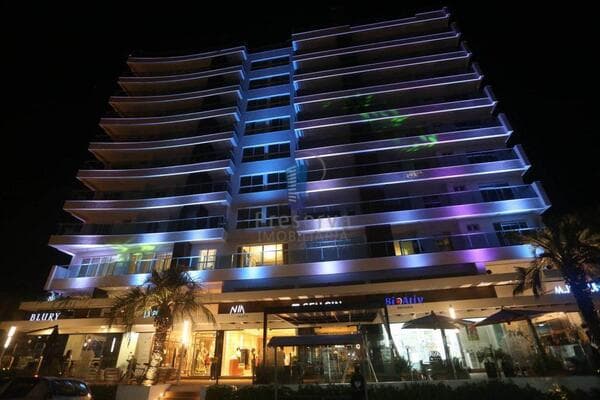 Cobertura Duplex na Praia Brava à 200 m da praia