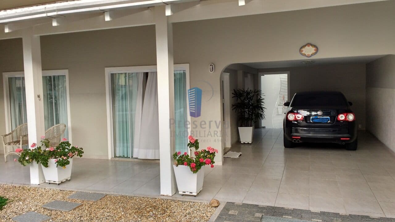 Excelente Casa com 339 m² no Bairro Fazenda