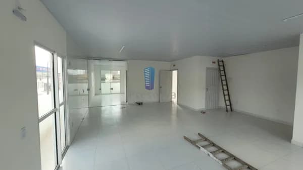Sala Comercial na av. Principal do Espinheiros com 90 m²