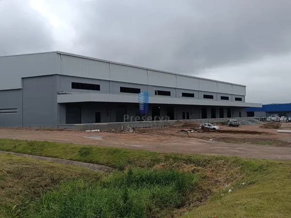 Pavilhão Industrial NOVO com 6500m² de área construída