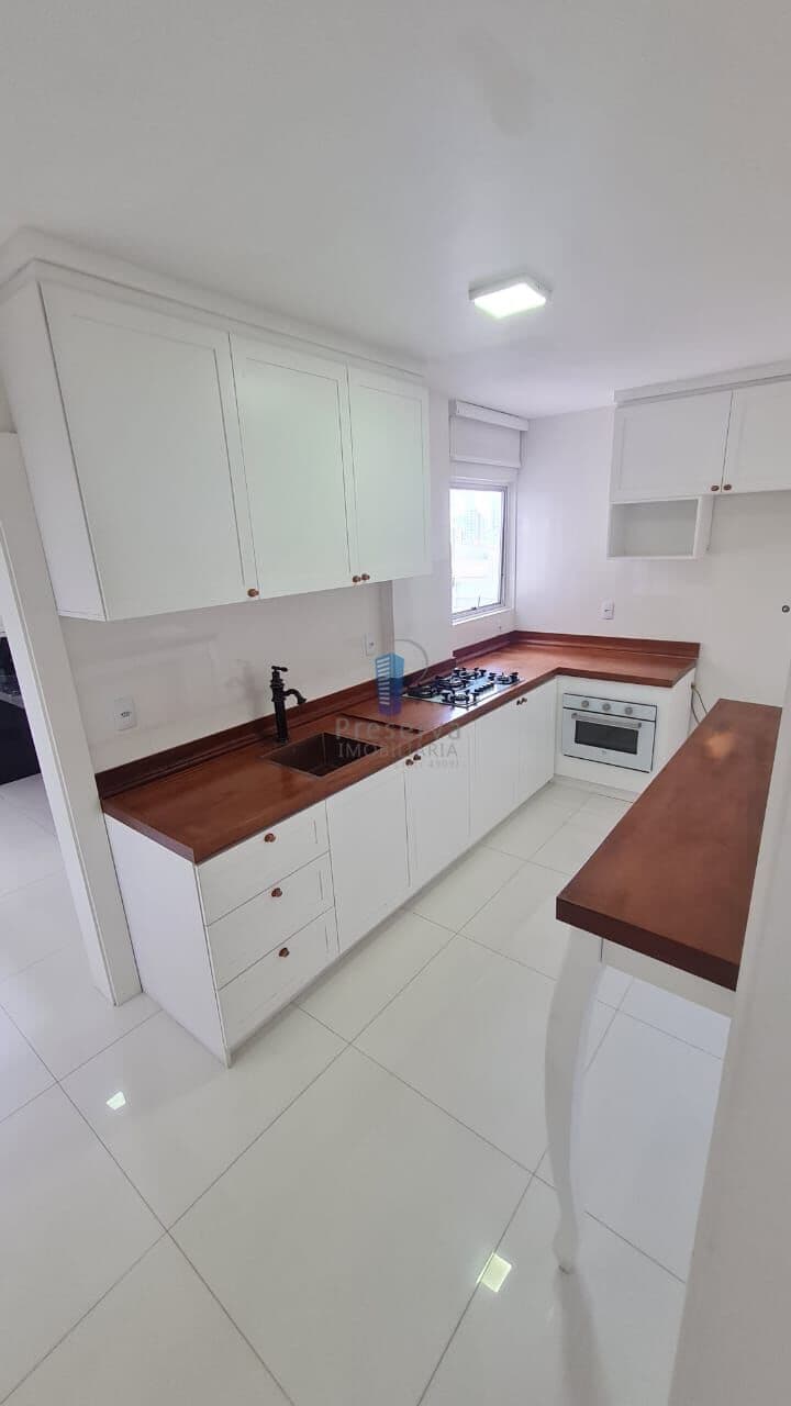 Apartamento semi mobiliado no Coração de Itajai