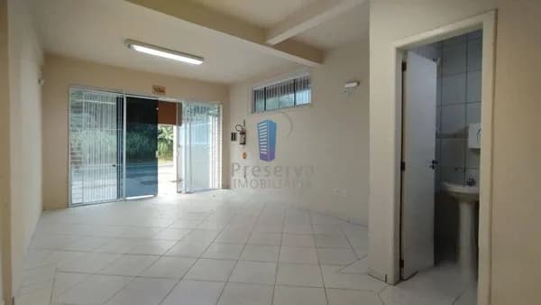 Sala Comercial com 98 m² no Itaipava
