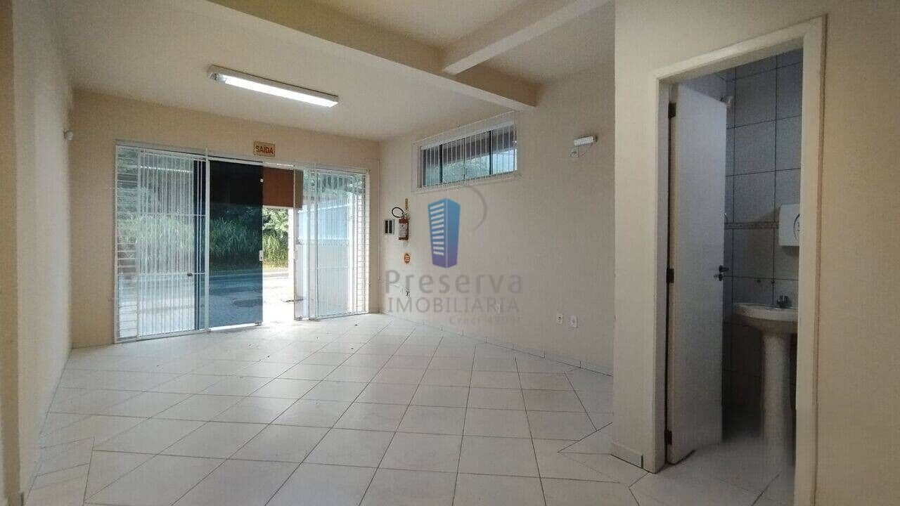 Sala Comercial com 98 m² no Itaipava