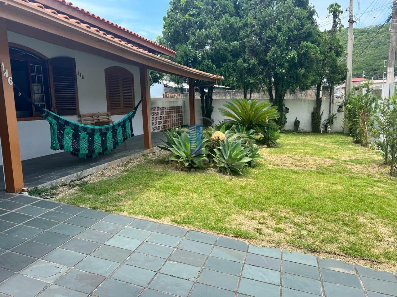 Casa Exclusiva Para Locação no Bairro Fazendinha - Itajaí
