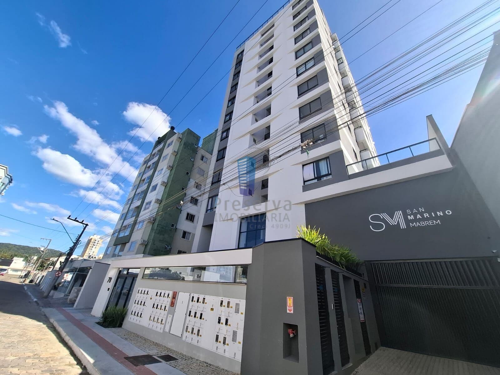 Apartamento semimobiliado