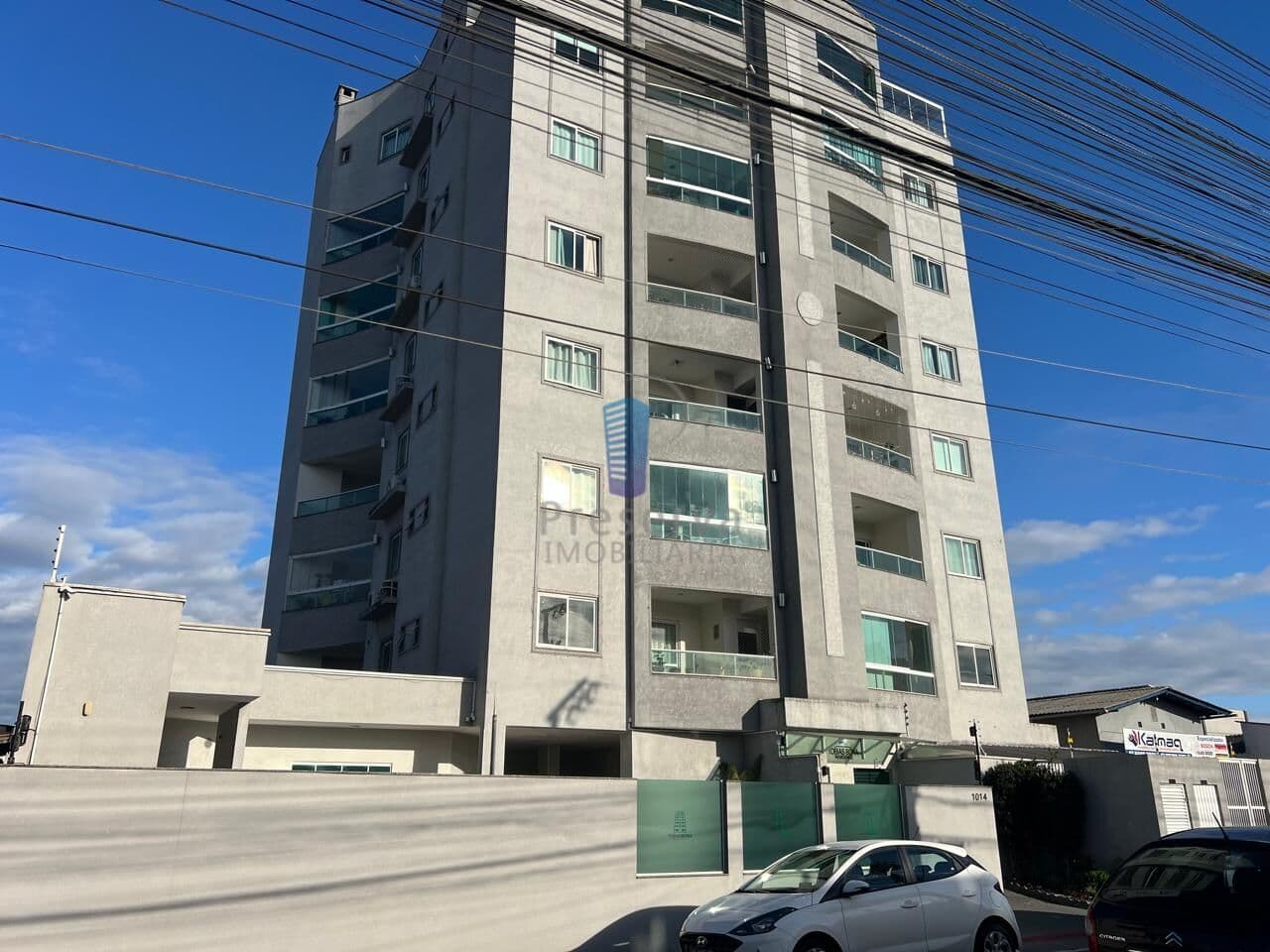 Cobertura de Luxo Semi-Mobiliada para Venda!