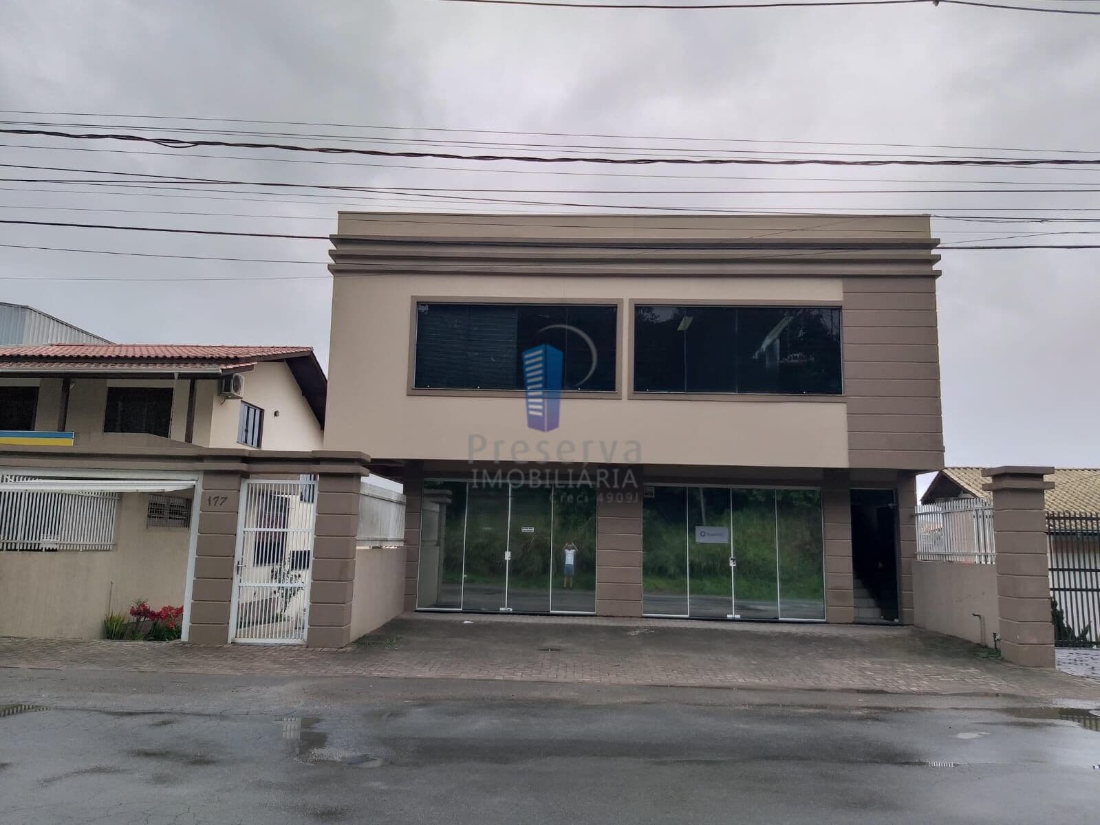 Sala Comercial com 98 m² no Itaipava